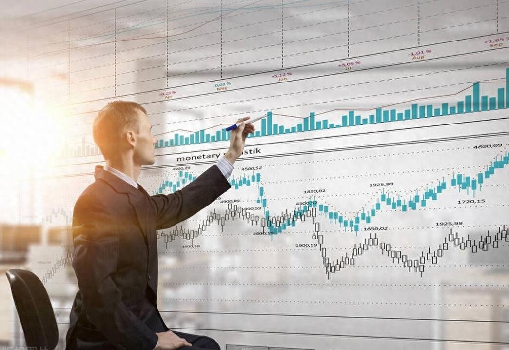 投资顾问炒股一年亏106万，理财专家深度解析背后的教训与启示